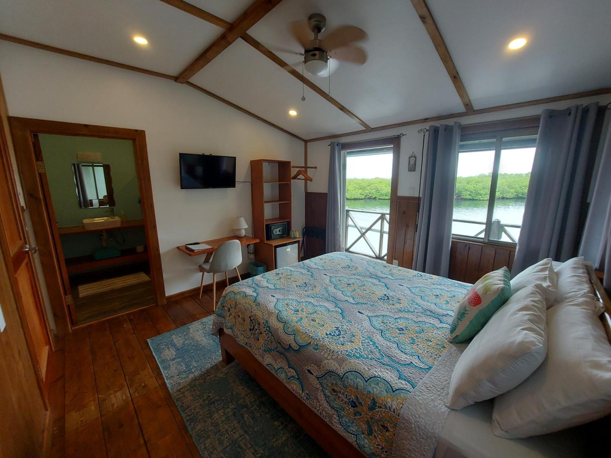 The Sunsetter Bed & Breakfast Bocas Town Exterior photo