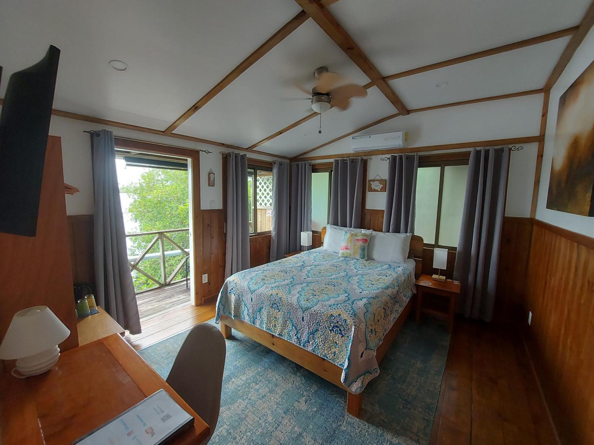 The Sunsetter Bed & Breakfast Bocas Town Exterior photo