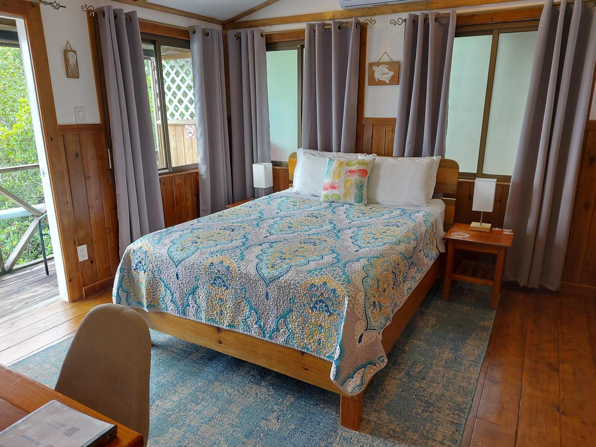 The Sunsetter Bed & Breakfast Bocas Town Exterior photo