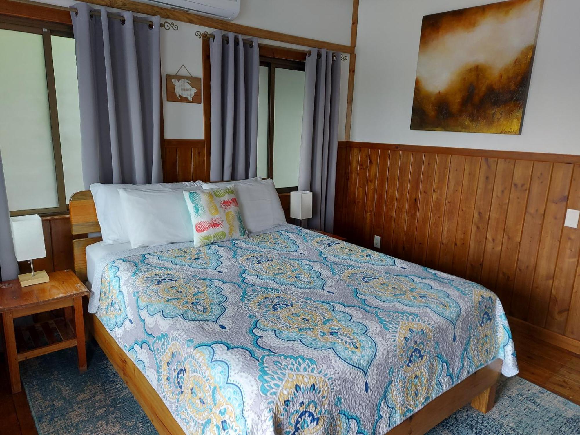 The Sunsetter Bed & Breakfast Bocas Town Room photo
